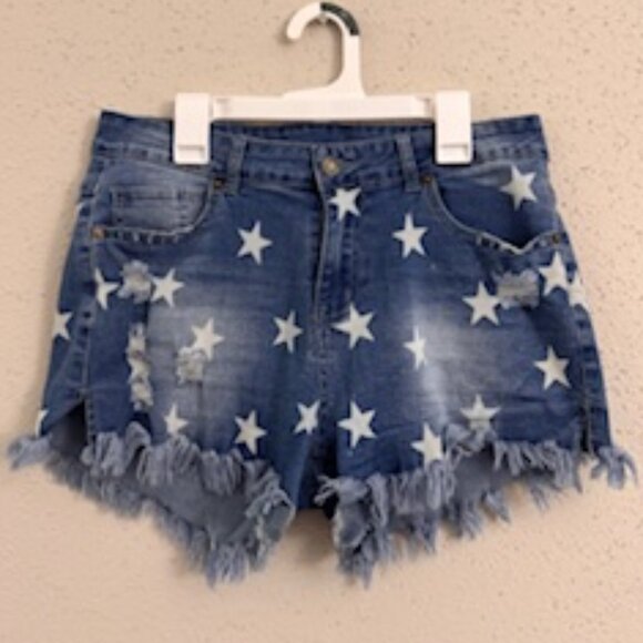 Short de Mezclilla con Estampado de Estrellas y Flecos (Star Print Denim shorts) - Picture 1 of 10